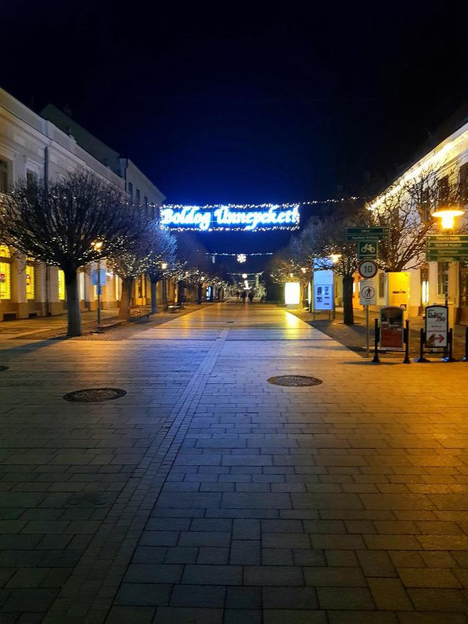 Belvarosi Kerteshaz Keszthely Exterior foto