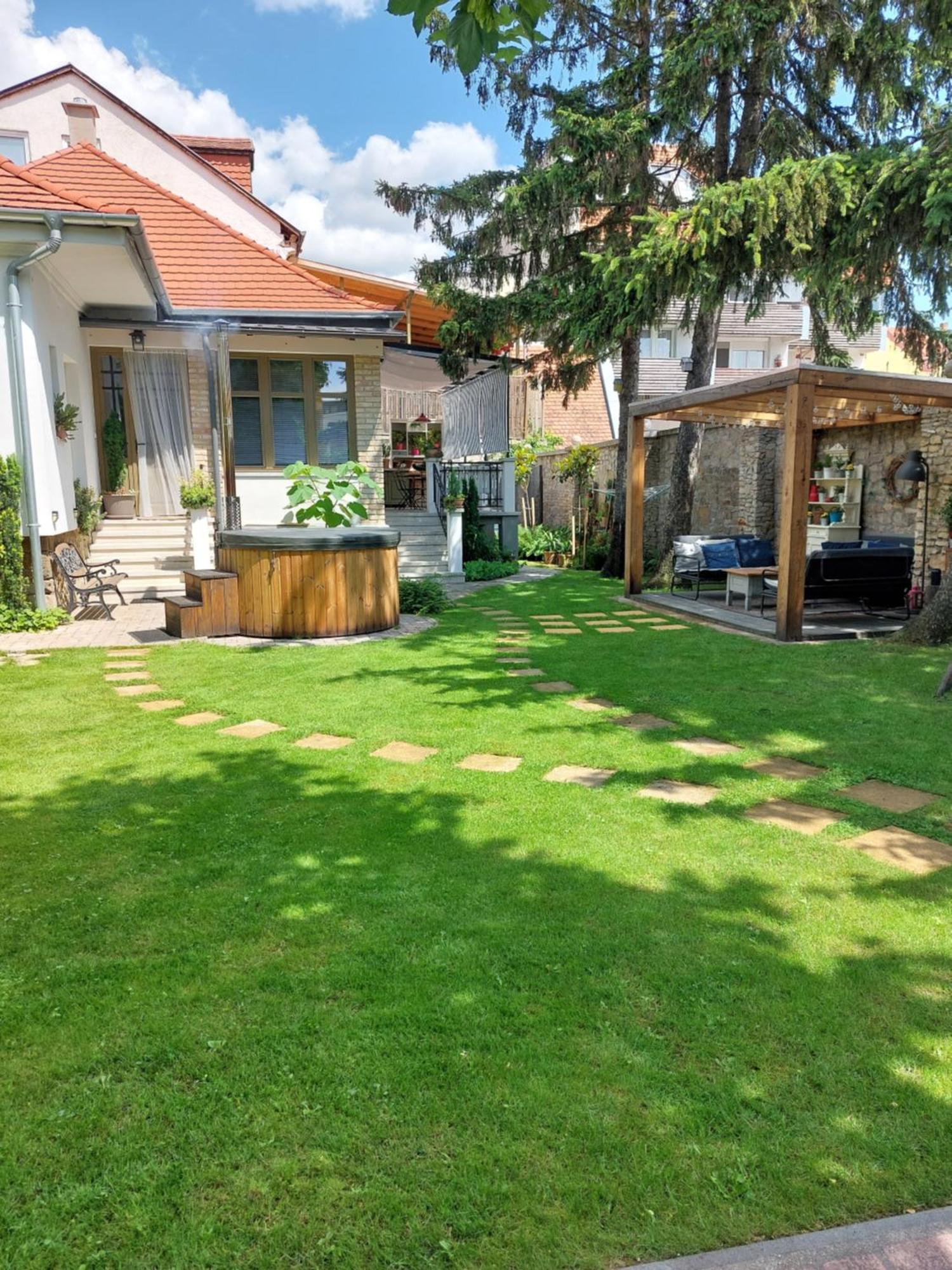 Belvarosi Kerteshaz Keszthely Exterior foto